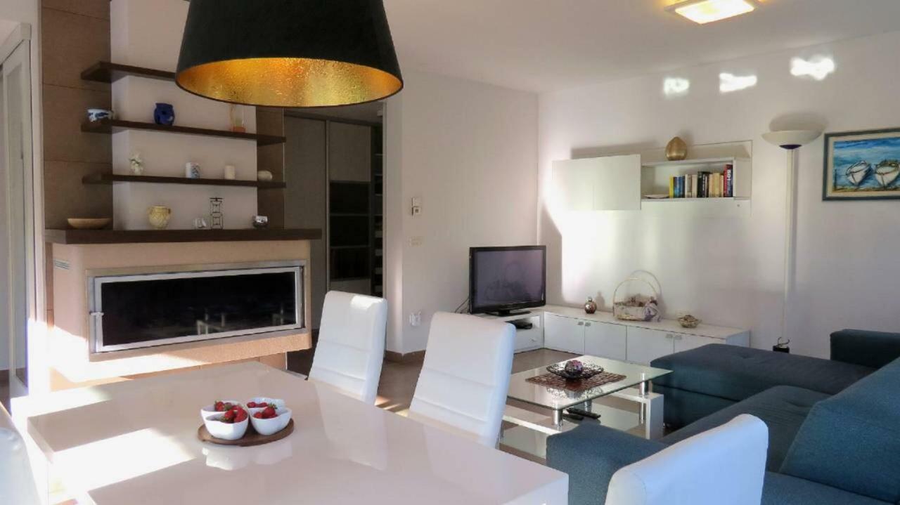 House Mia Apartment Liznjan Bagian luar foto