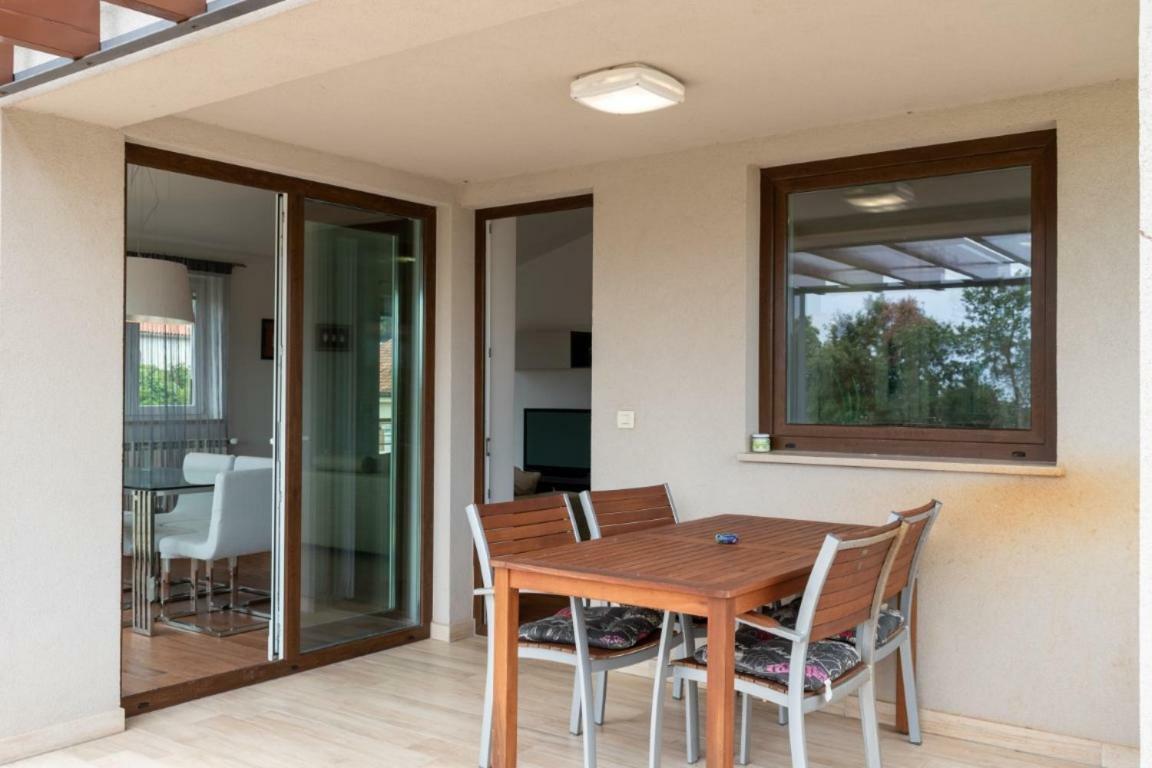 House Mia Apartment Liznjan Bagian luar foto