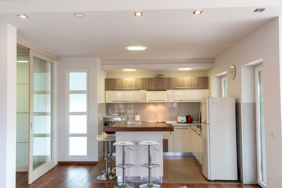 House Mia Apartment Liznjan Bagian luar foto