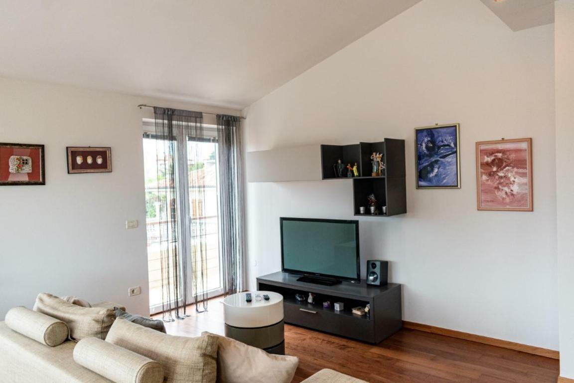 House Mia Apartment Liznjan Bagian luar foto