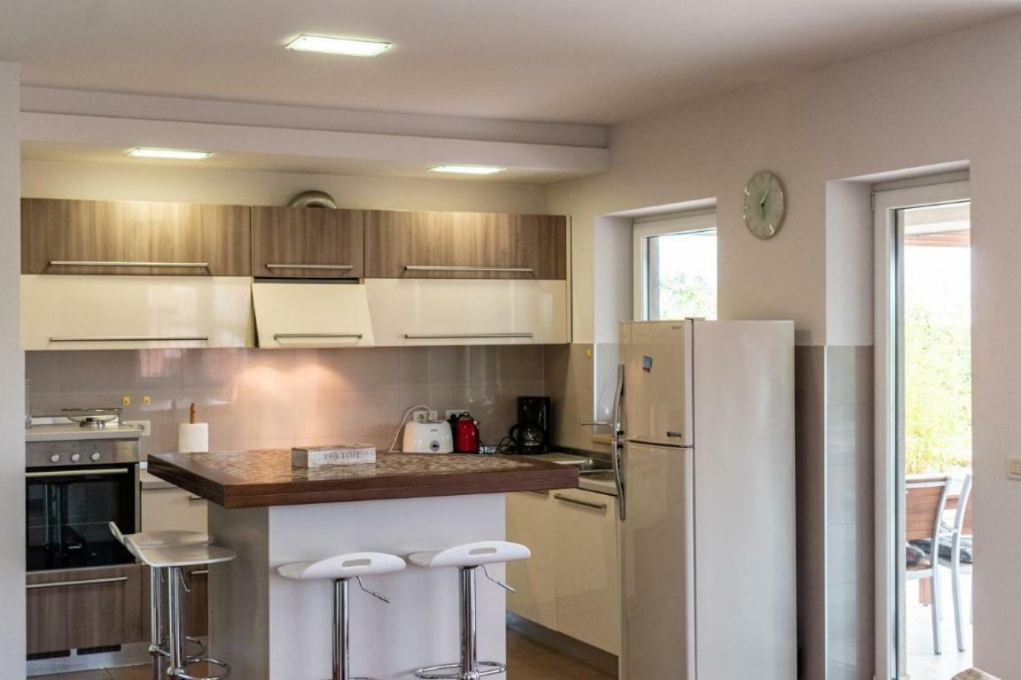 House Mia Apartment Liznjan Bagian luar foto
